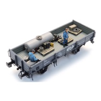 Cargo: weed sprayer + 2 figures 